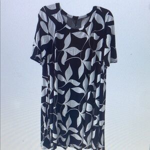 MOA USA • Women’s Floral Shift Dress Black & White Leaf Floral Graphic